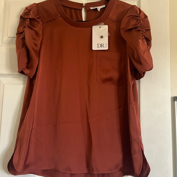 DR2 satin top and skirt - Picture 4 of 10